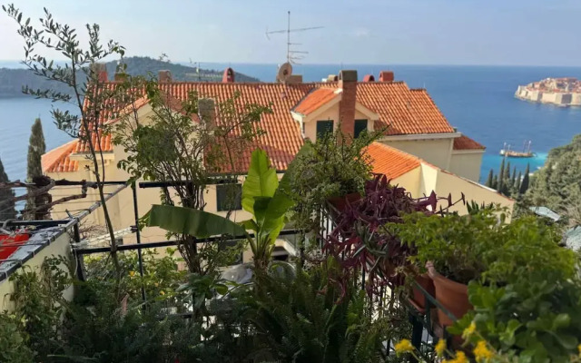 Charming Apartment With Terrace and Old Town View