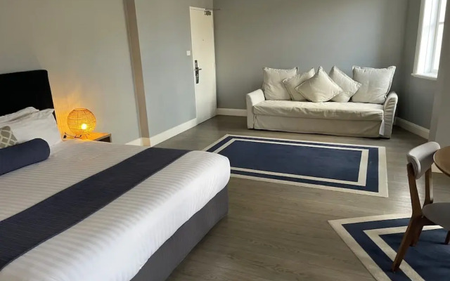 Seabreeze Hotel