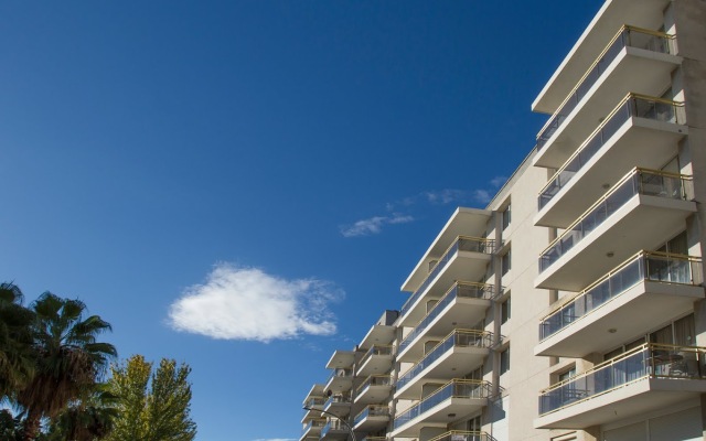 Отель Apartamentos Los Peces Rentalmar Испания, Салоу - 1 отзыв об отеле, цены и фото номеров - забронировать отель Apartamentos Los Peces Rentalmar онлайн вид на фасад