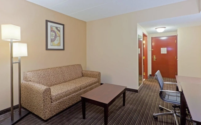 Holiday Inn Express Suites Charleston, An Ihg Hotel