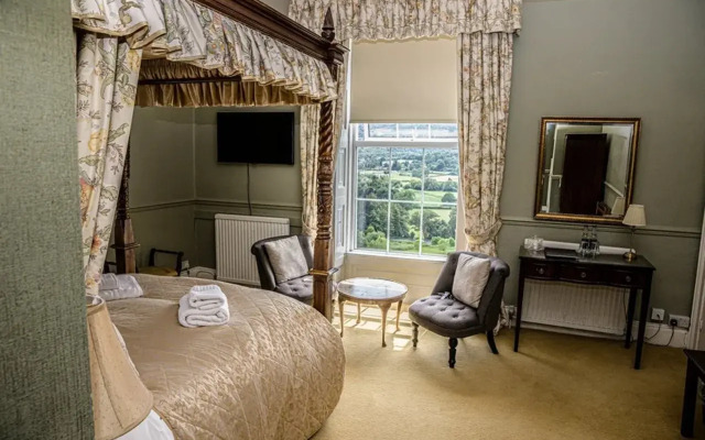 The Manor Hotel