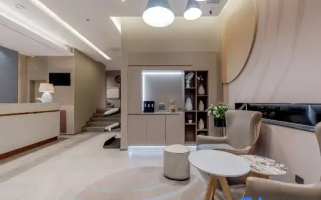 Home Inn (Chengdu Kuanzhai Alley Huapaifang Subway Station)