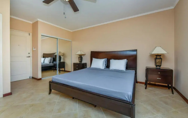 Gated Community 2br3ba Gold Coast Pools GYM