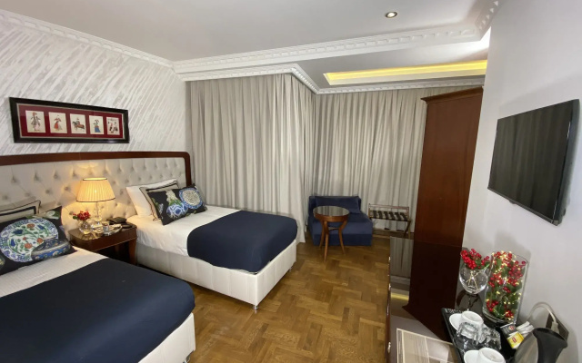 Four Doors Hotel
