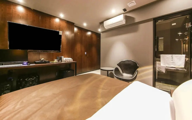 A-Vant Hotel