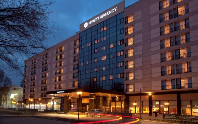 Отель Hyatt Regency Bishkek вид на фасад