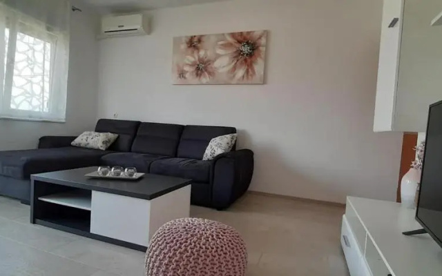 Apartment Lukrecija