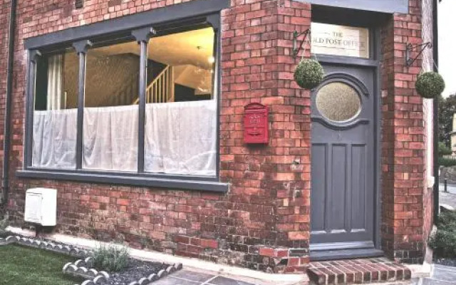 The Victorian Post House - Central Frome