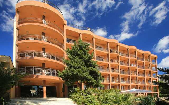Bona Vita SPA Hotel вид на фасад