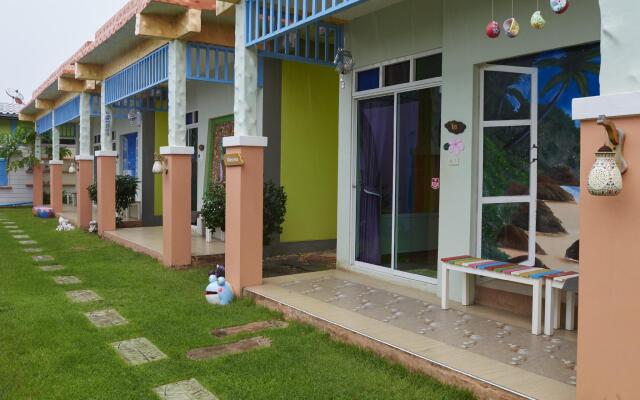 Отель Baan Rachawadee at Koh Lan вид на фасад