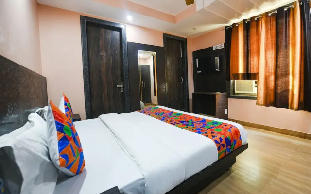 Fabhotel Moon Light