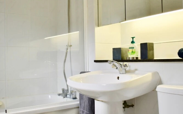 Central Dublin 1 Bedroom Apartment