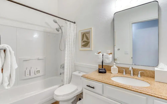 Heated Pool, Furnished Patio! Gilbert Getaway