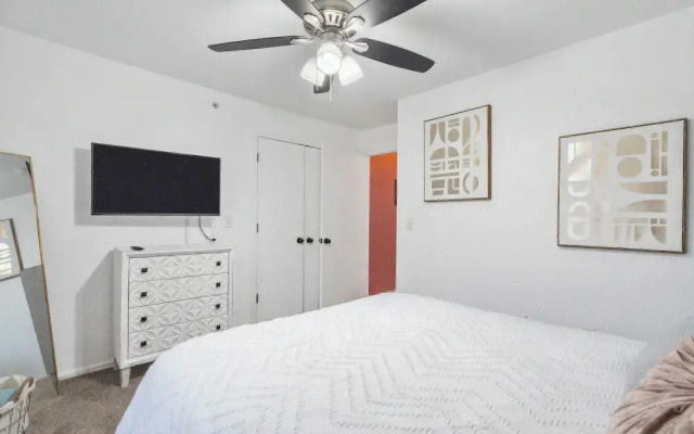 Marilyns Modern Hideaway A One-of-a-kind Find!