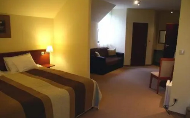 Apát Hotel és Étterem