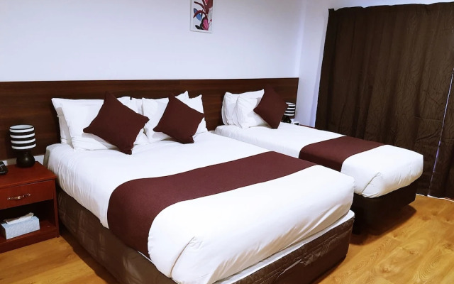 Отель Airport Garden Inn 