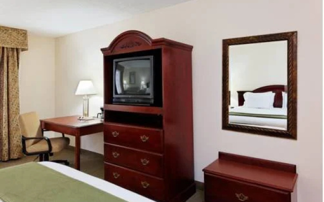 亨茨维尔大学路智选假日酒店(Holiday Inn Express Hotel & Suites Huntsville University Drive)