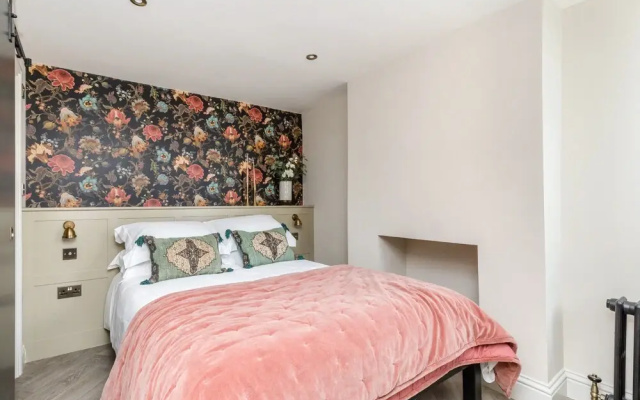 The Oak Rooms   By Huluki Sussex Stays
