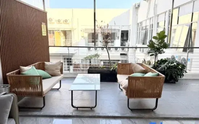 Meiyu Serviced Apartment (Zhongshan Park Subway Station)