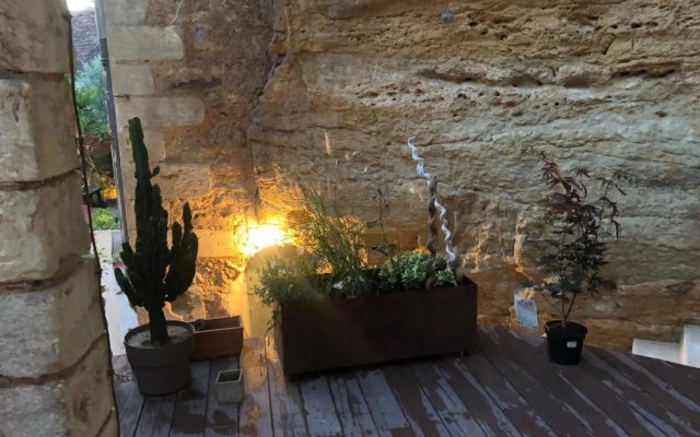 Troglodyte Loft 2