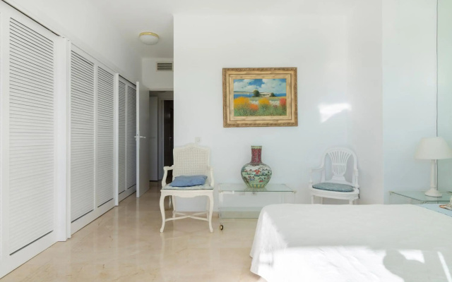 Apartamento en complejo residencial con piscina