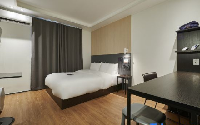 Gongju Singwan Just Stay Hotel