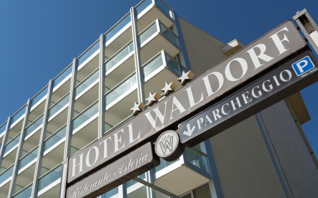 Waldorf Suite Hotel вид на фасад