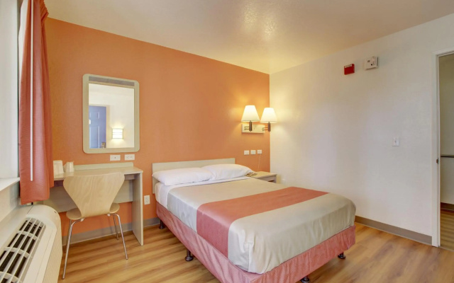 Motel 6 Westminster, CA - North