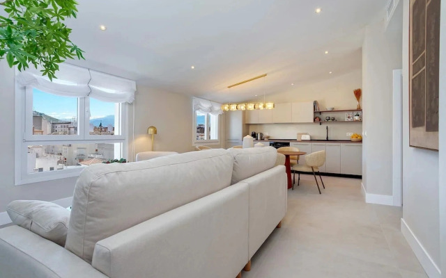 Luxury Penthouse With Private Terrace in Granada San Anton 401