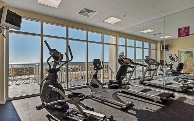 Sea Esta 3 Bedroom Condo by RedAwning