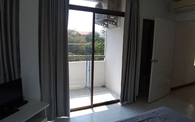 Oyo 648 Ake Apartment