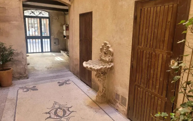spacious apartment for 4 in avignon !
