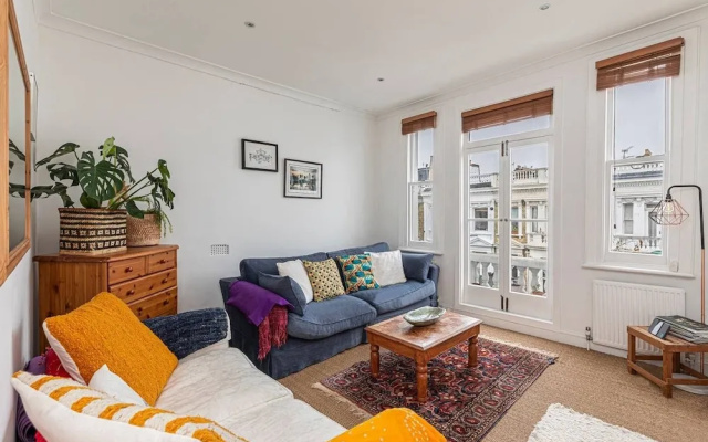 Lovely 1-bed Flat w/ Balcony in West Kensington