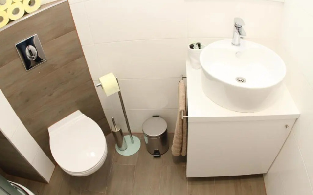 Studio Apartments Mirakul