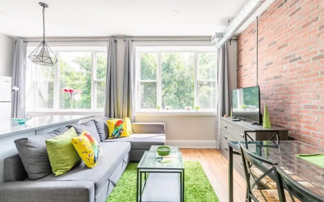 Stylish 2Br Apartment in the Heart of Hamilton 2
