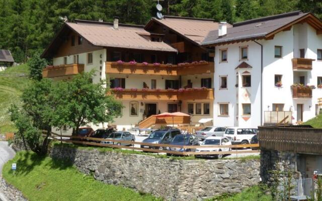 Hotel Cornelia Стельвио вид на фасад