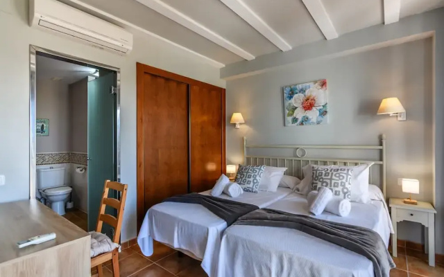 Ideal Apartment With Golf Course Views