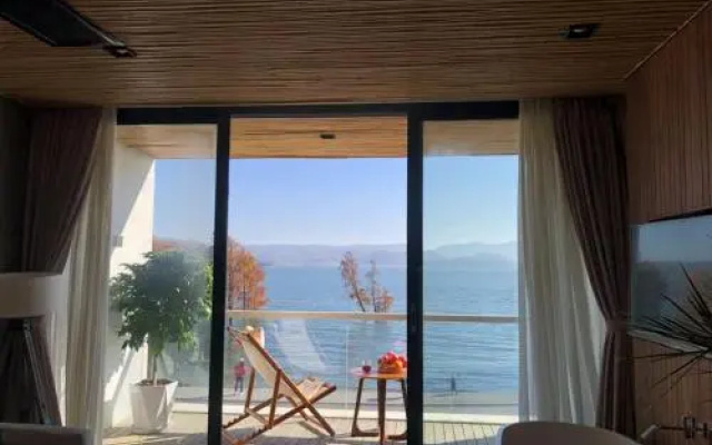 Dali Yifang Qingchen Lake View Holiday Hotel