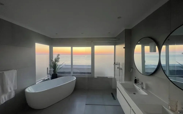 Bay Reflections - Luxury Serviced Apartments