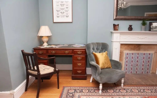 3 Bedroom House In Bath With Garden