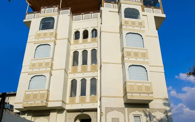 Hotel Ratangarh Palace
