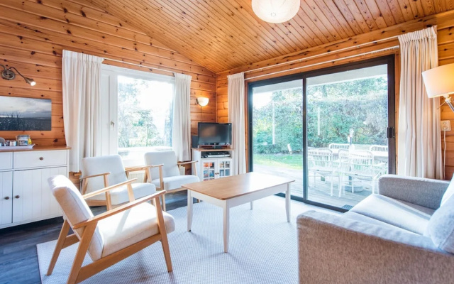 Wooden Bungalow With Dishwasher Near the Beach