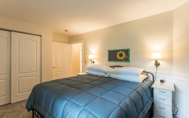 S 1425 2 Bedroom Condo by RedAwning