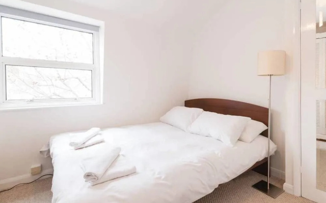 Top Floor Flat With Views in Southwark/borough