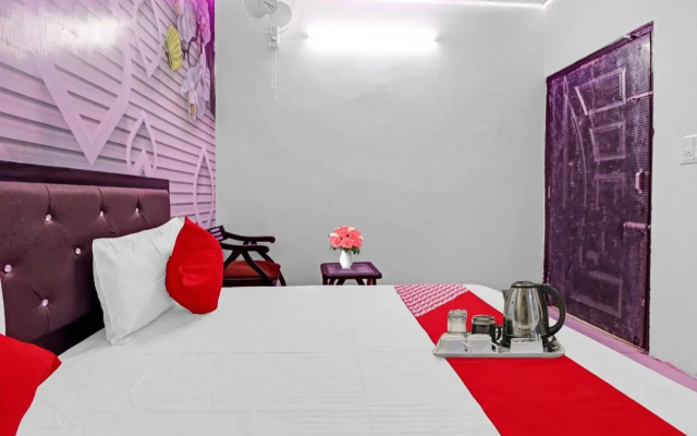OYO 88123 Hotel Small Town
