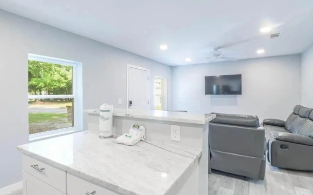 Cozy 2br/1ba Duplex Just Blocks From Downtown Biloxi, Beaches and Entertainment