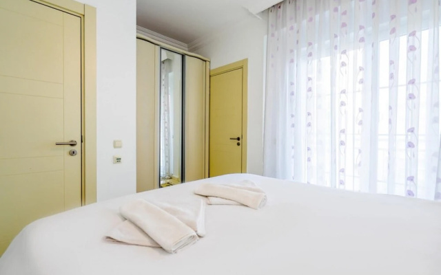 Comfy Flat With Shared Pool in Belek