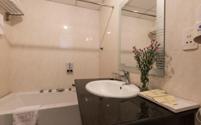 Kin Hotel Thai Van Lung