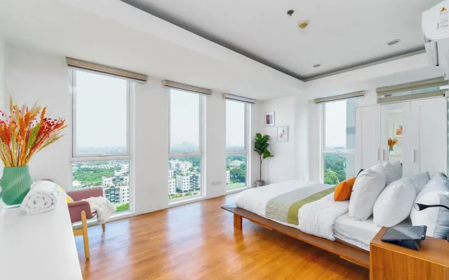 Luxe Suite With 180 Stunning City Views