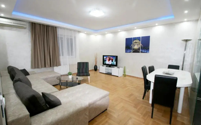 Apartment Colossus